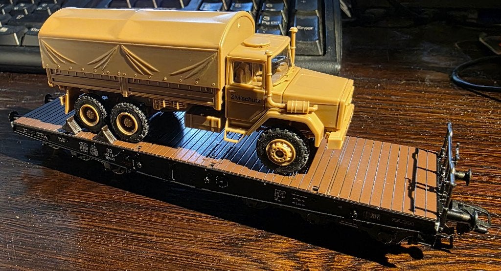355. Platte wagen beladen met een H0 Märklin-truck., Hobby en Vrije tijd, Ophalen of Verzenden, Nieuw, Wagon, Märklin