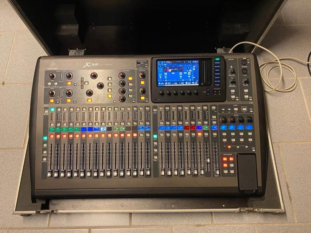CHERCHE Behringer x32, Muziek en Instrumenten