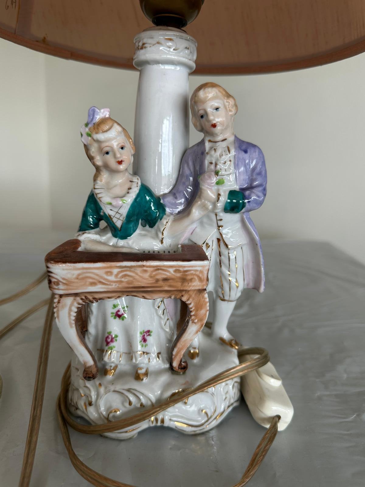 Lampe vintage en porcelaine style Capodimonte, Antiquités & Art, Enlèvement