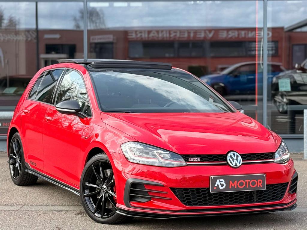 Volkswagen Golf 2.0 GTI TCR 213KW DSG AKRAPOVIC 1ER MAIN PAN, Auto's, Gebruikt, Euro 6, 4 cilinders, Alcantara
