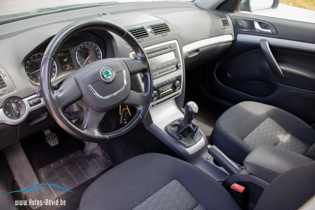 Skoda Octavia 1.6 TDi Ambiente/CLIMATISATION/CAPTEURS, Achat, 4 portes, Entreprise, Boîte manuelle
