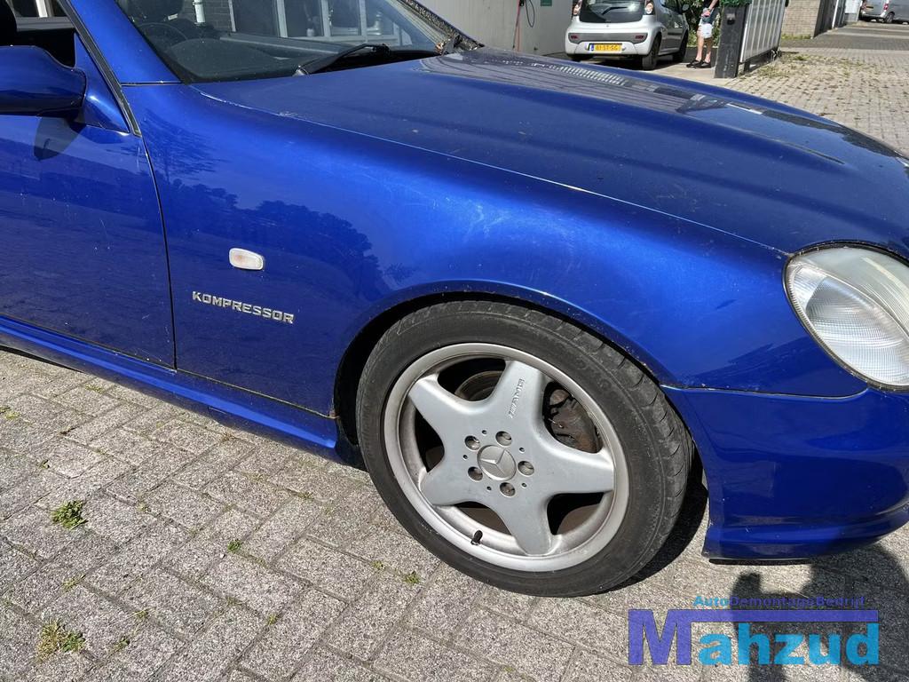MERCEDES SLK R170 Blauw 352 rechts voorscherm 1996-2004, Gebruikt, Mercedes-Benz AG, Mercedes-Benz, Mercedesstrasse 120
70372  Stuttgart, DE