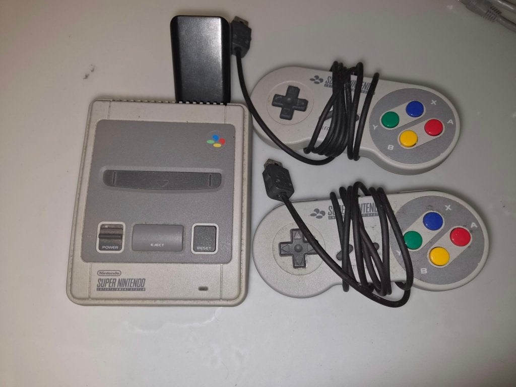 SNES classic mini + 2 controllers, Games en Spelcomputers, Ophalen, Zo goed als nieuw, Met 2 controllers, Met games