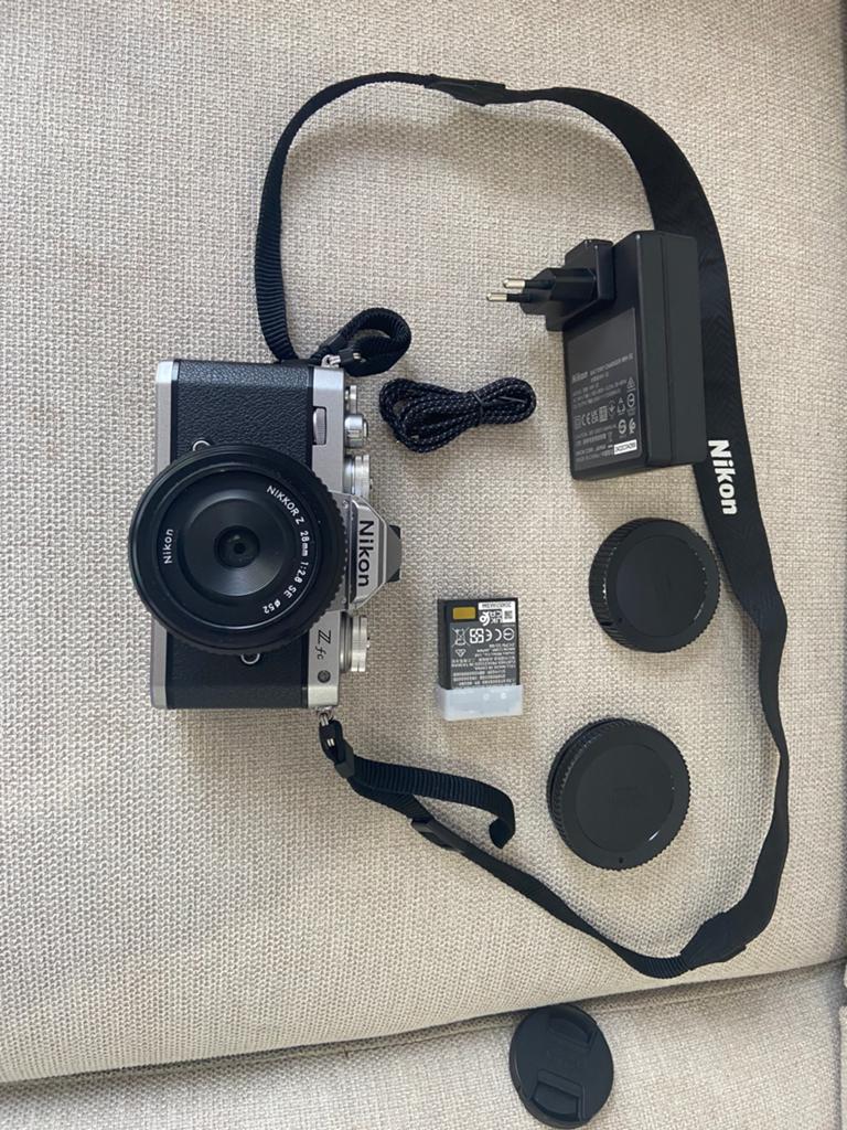 nikon zfc kit 28mm f2.8 se silver en Viltrox 24mm f/1.8 AF, Ophalen, Zo goed als nieuw