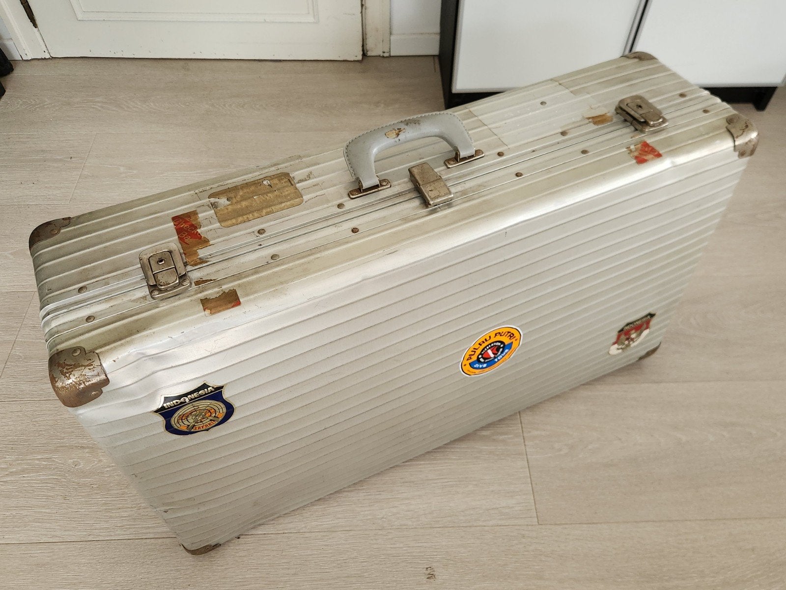 Boîtier en aluminium Rimowa XL authentique, Enlèvement, Utilisé, Métal, Clé