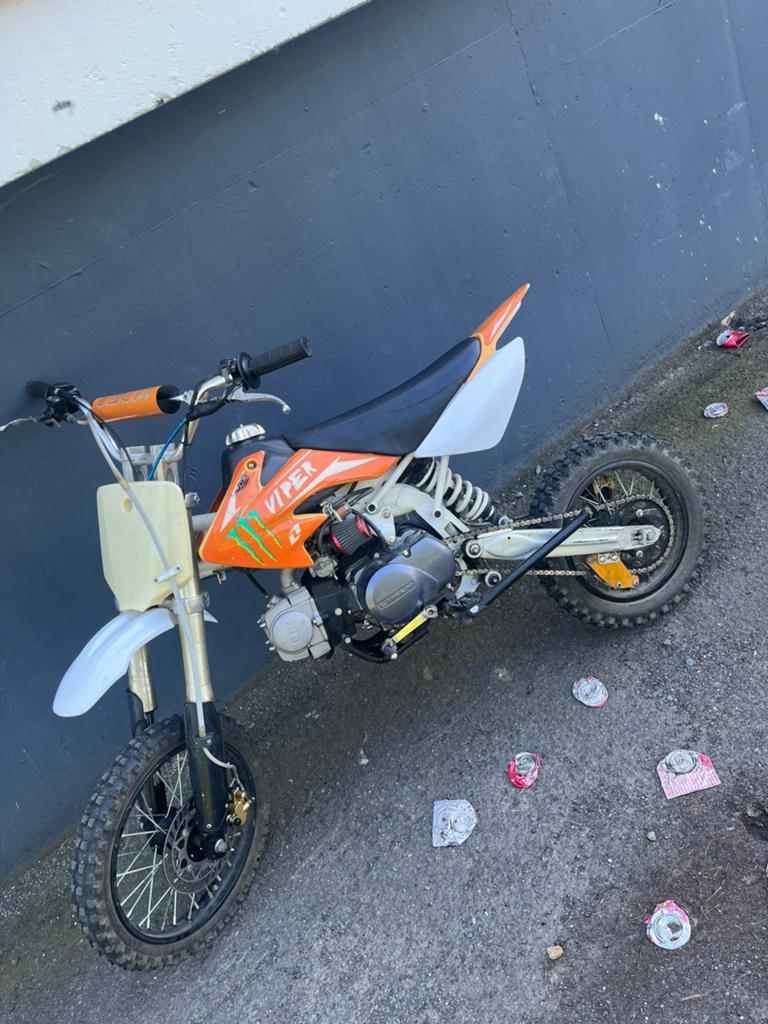 Dirt bike 125cc, Fietsen en Brommers, Ophalen, Zo goed als nieuw, Dirtbike