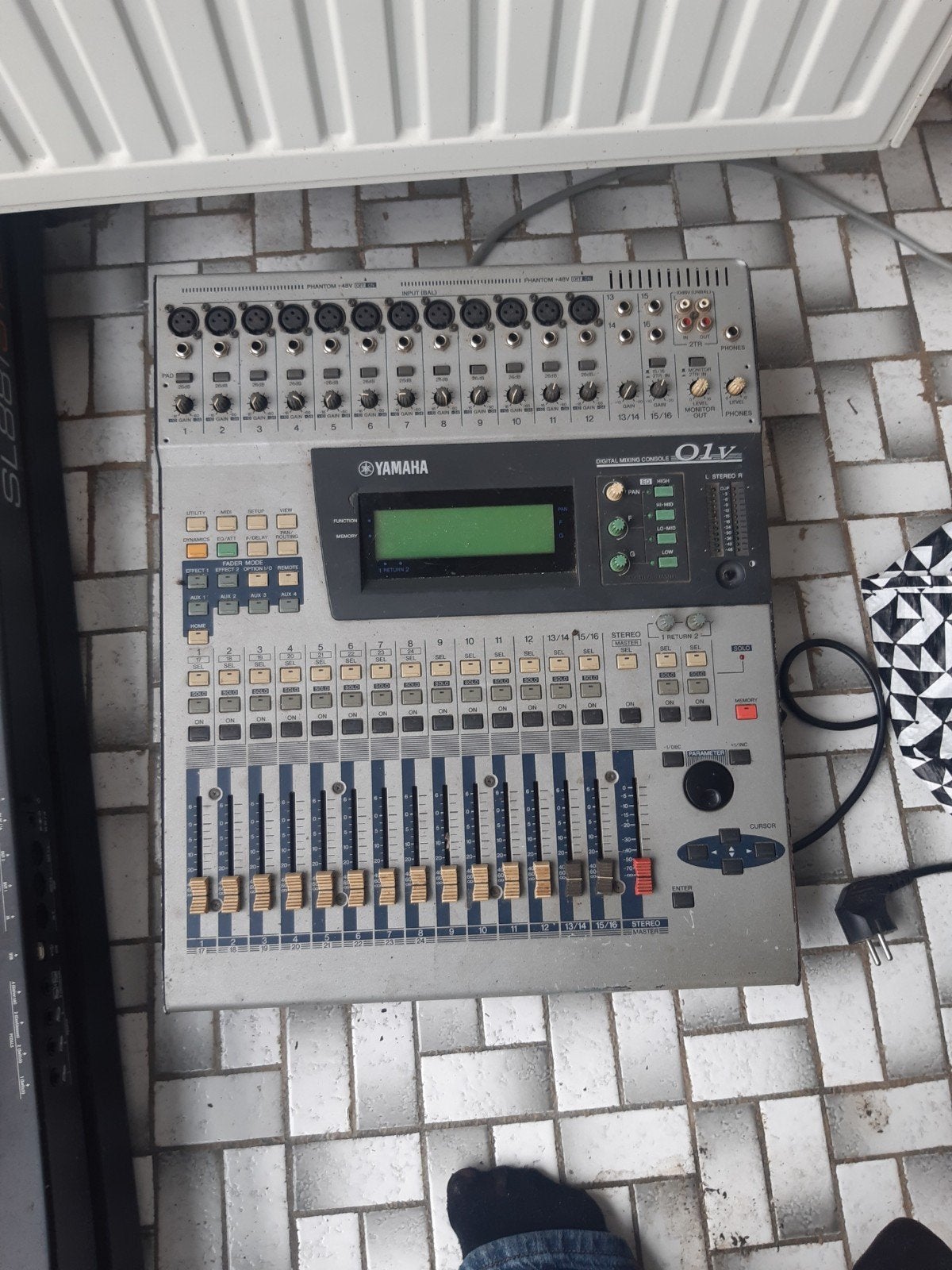 Yamaha 01v mengpaneel, Muziek en Instrumenten, Ophalen, Zo goed als nieuw, Microfooningang