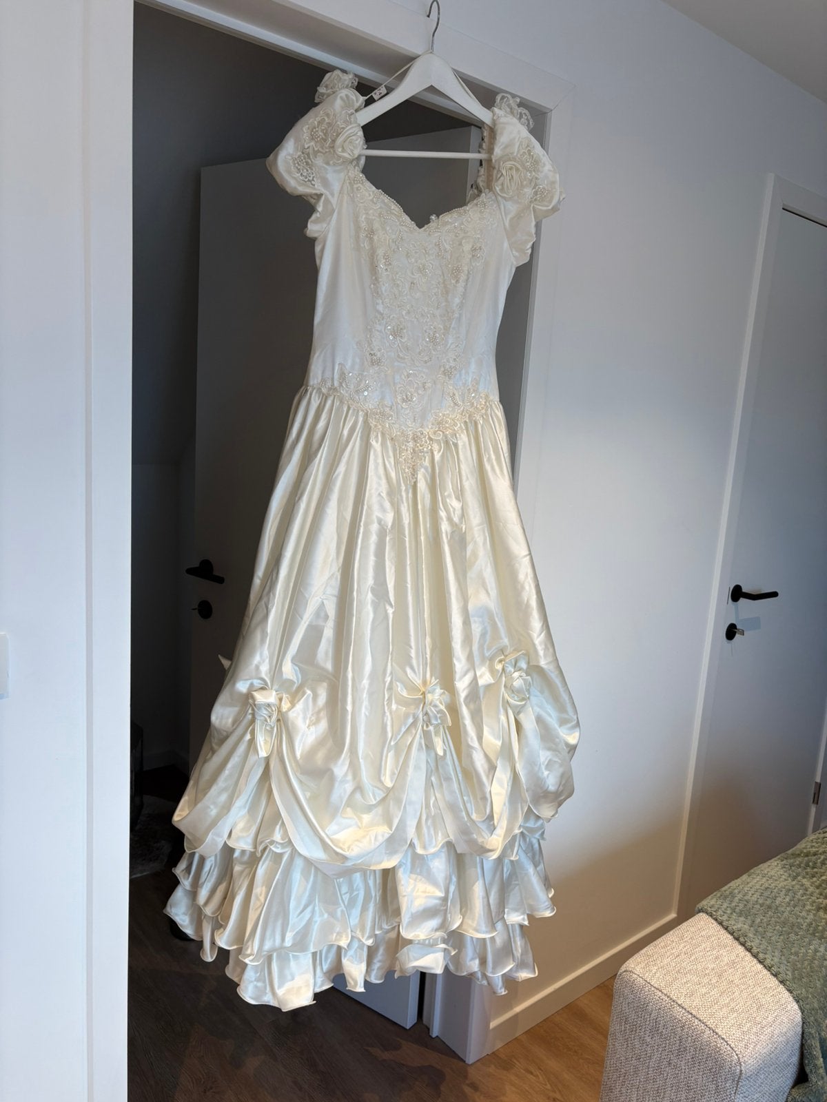 Creme kleurige trouwjurk zeer apart, Kleding | Dames, Ophalen of Verzenden, Zo goed als nieuw, Accessoires