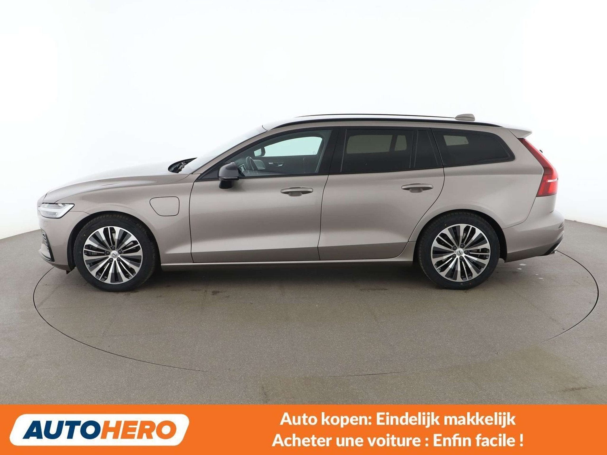 Volvo V60 2.0 T8 Plug-in Hybrid R-Design AWD (bj 2020), Auto's, Automaat, Gebruikt, 1969 cc, Leder
