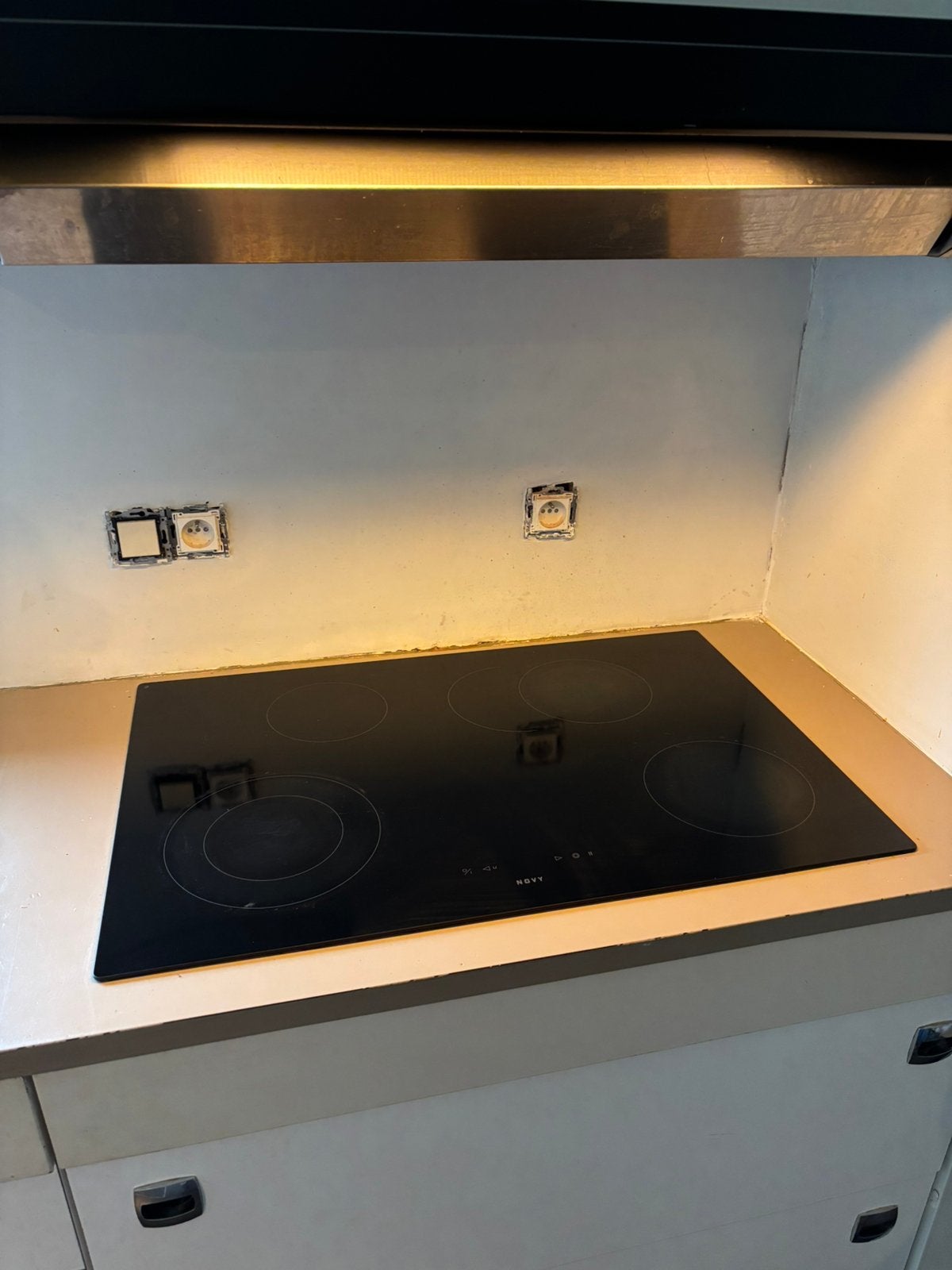 Novy keramische inbouwkookplaat, Electroménager, Tables de cuisson, Comme neuf, 4 zones de cuisson, Enlèvement