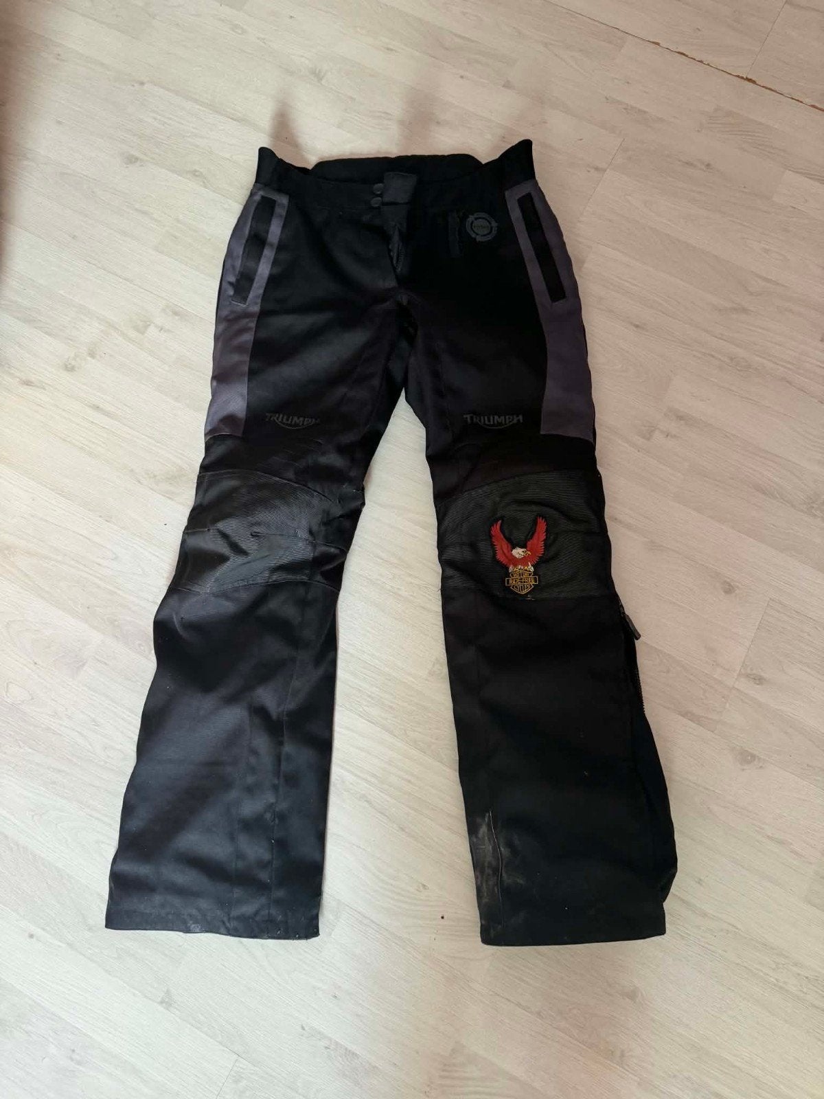veste et pantalon moto triumph, Enlèvement