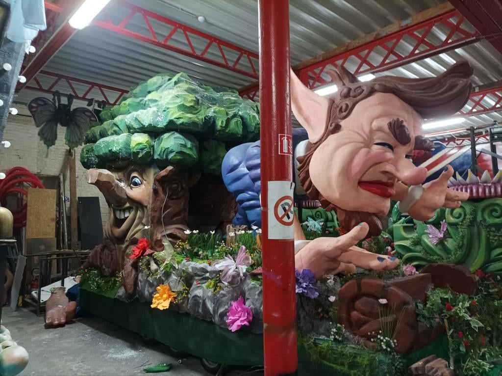 Char de carnaval à vendre., Enlèvement