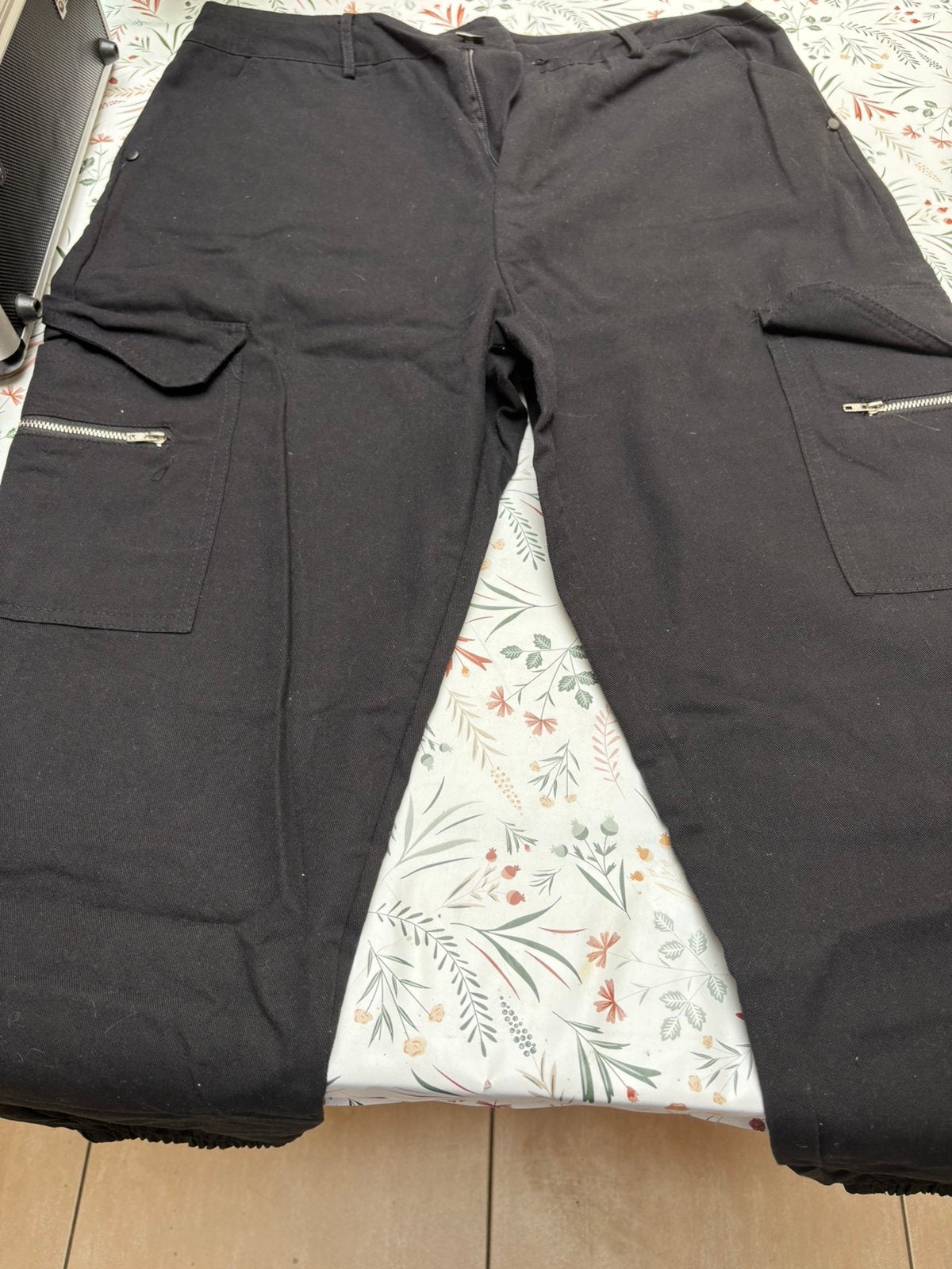 Zwarte broek, Ophalen, Zwart, Maat 42/44 (L), Zo goed als nieuw