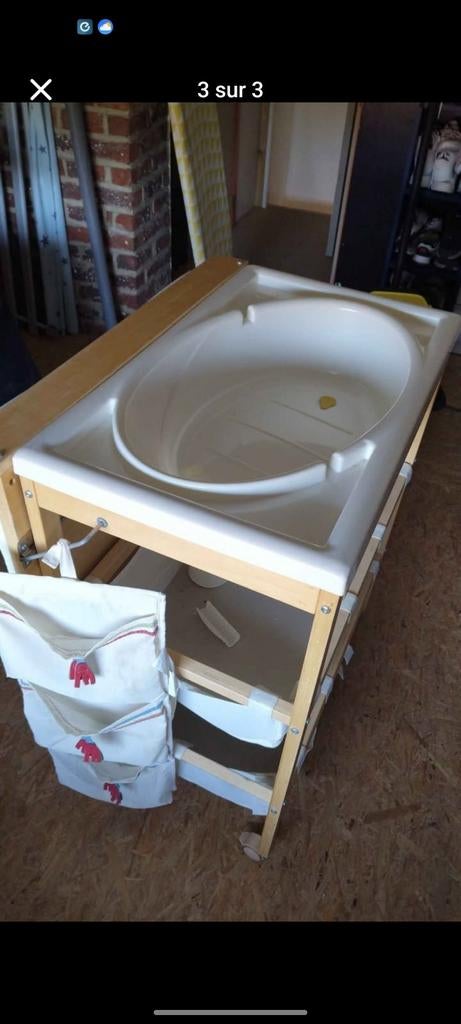Table a langer bébé avec baignoire, Enfants & Bébés