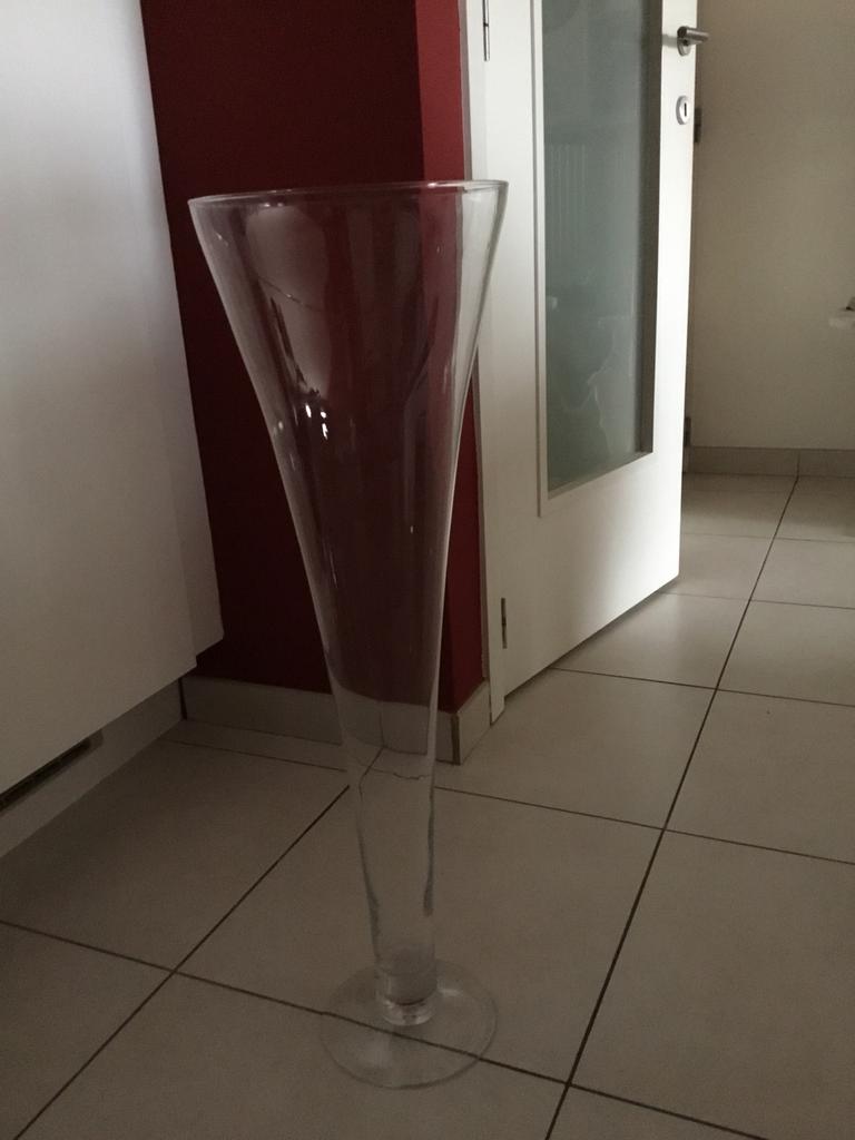 Mooie glazen vaas , mooi voor paastakken, Ophalen, Zo goed als nieuw
