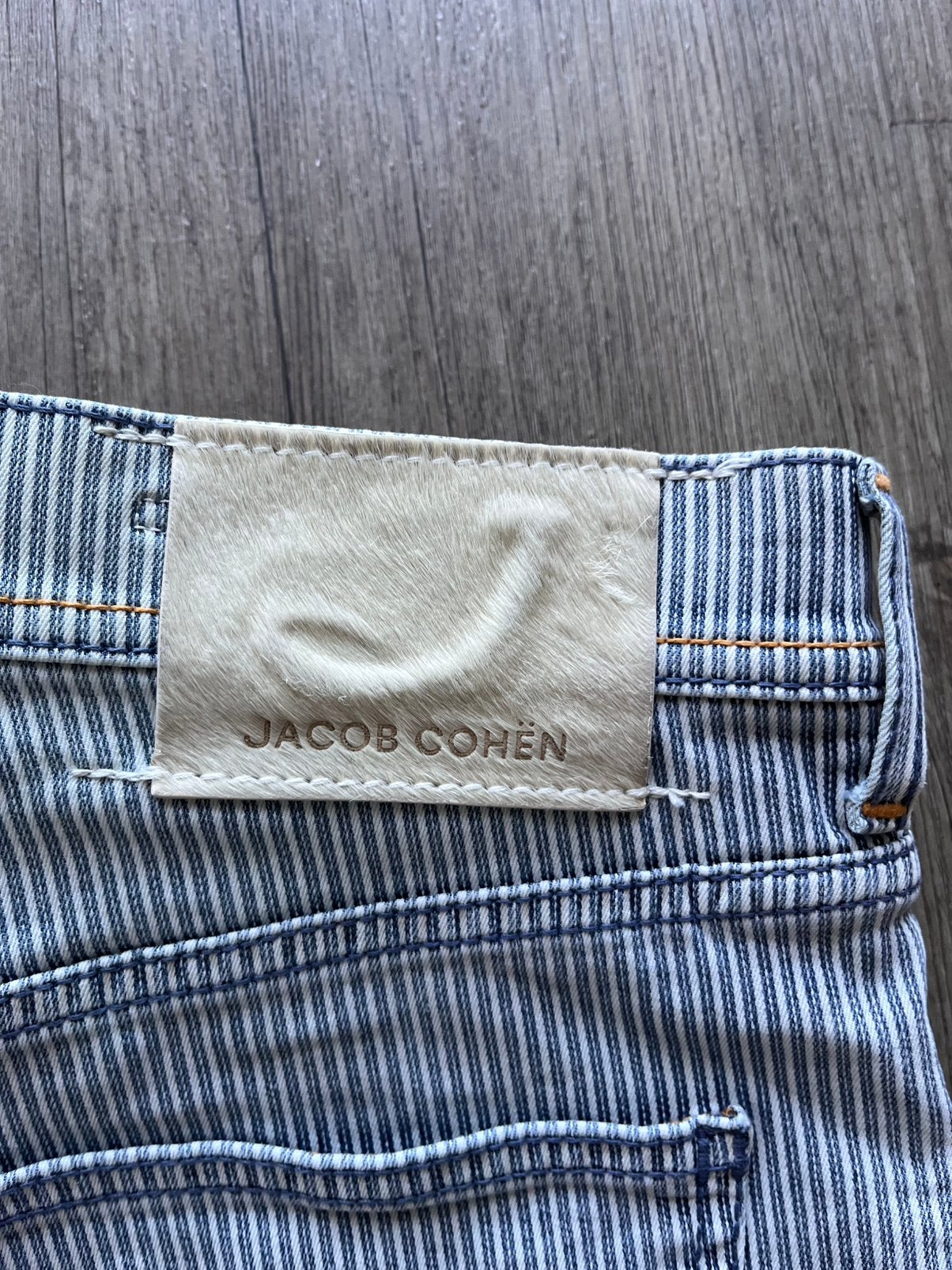 Jacob Cohen short size 33 type J6636 comfort, Enlèvement ou Envoi, Comme neuf, Autres couleurs, W33 - W34 (confection 48/50)
