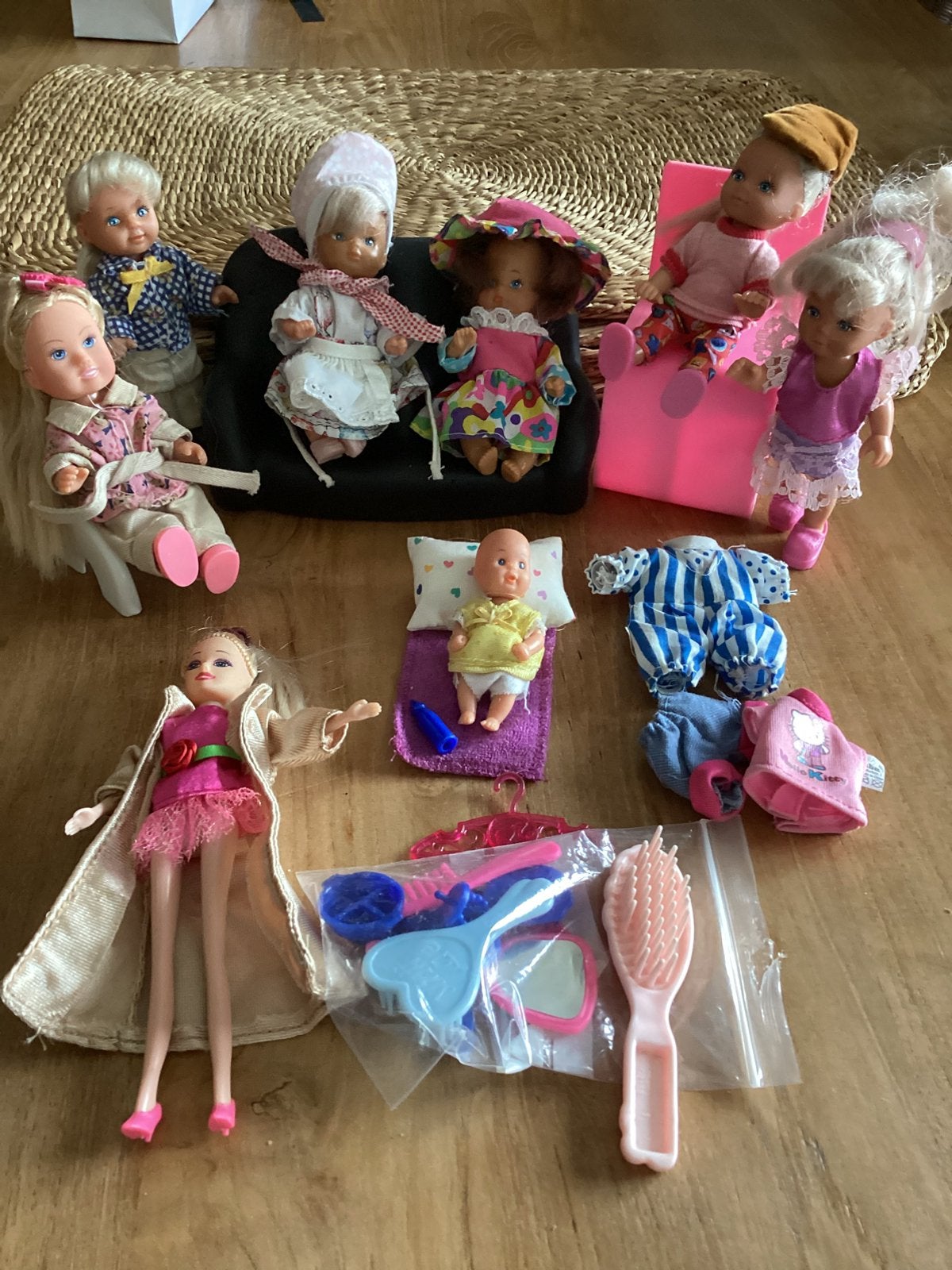 6 barbies baby (Simba), Kinderen en Baby's, Speelgoed | Poppen, Ophalen of Verzenden, Zo goed als nieuw