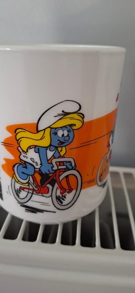 Mug vintage Schtroumpf thème sport : le cyclisme 1991 Dixan, Enlèvement ou Envoi, Comme neuf, Schtroumpfette, Ustensile