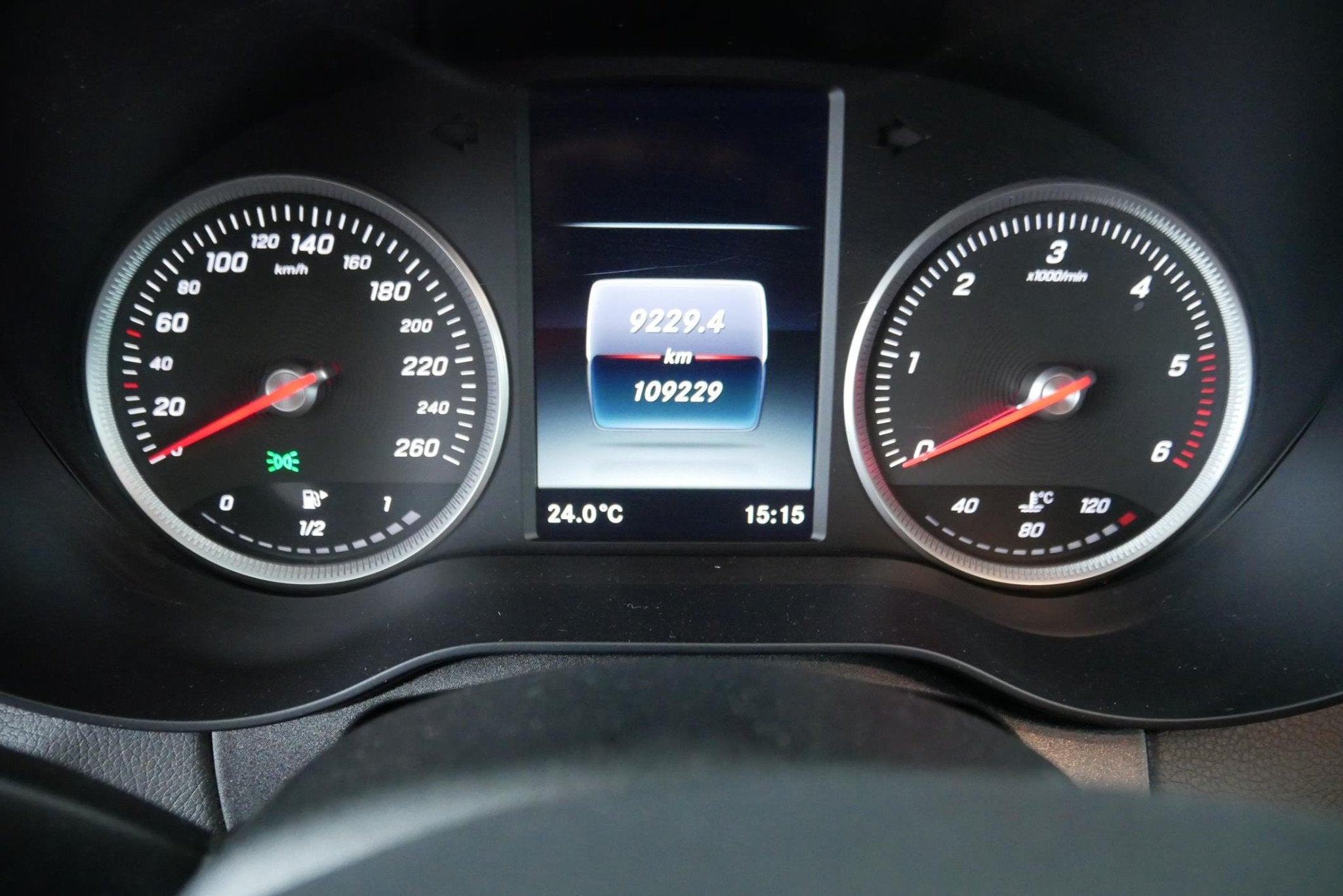 (1UGZ933) Mercedes-Benz C-Klasse, Argent ou Gris, Achat, Entreprise, Capteur de lumière