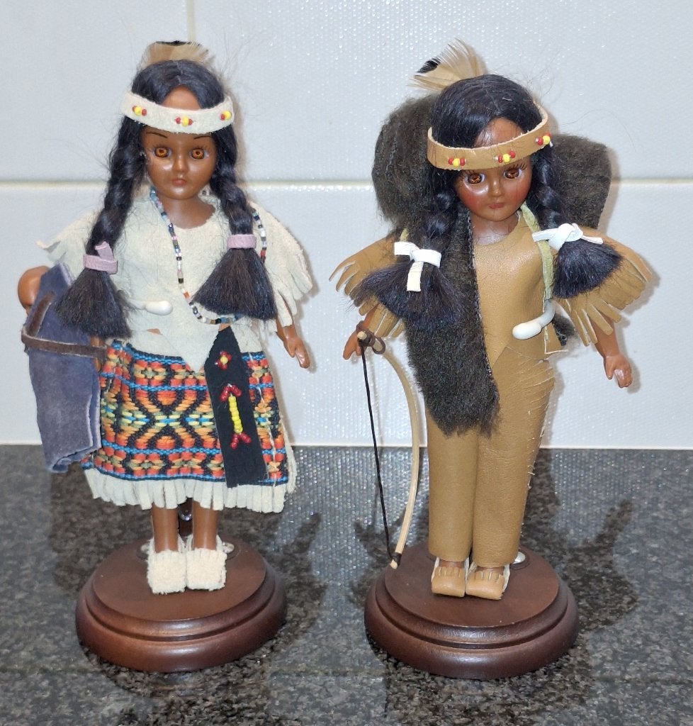 Set van 2 Indiaanse poppen (Cherokee), Enlèvement ou Envoi, Comme neuf, Poupée