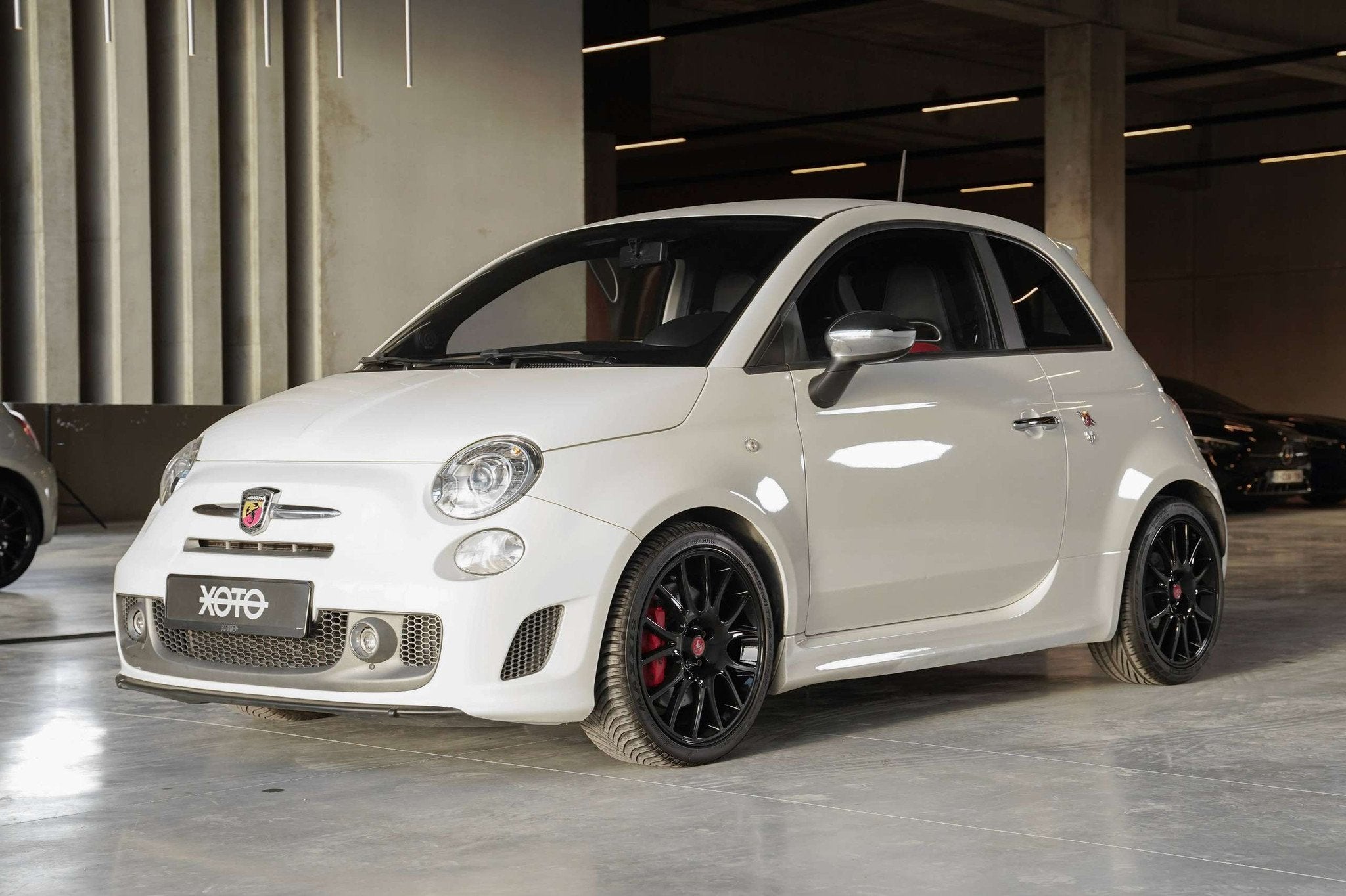 Abarth 595 Competizione AUT. *LEATHER / 17"ALU / PARKTRONIC*, Auto's, 4 zetels, Euro 6, 4 cilinders, Wit