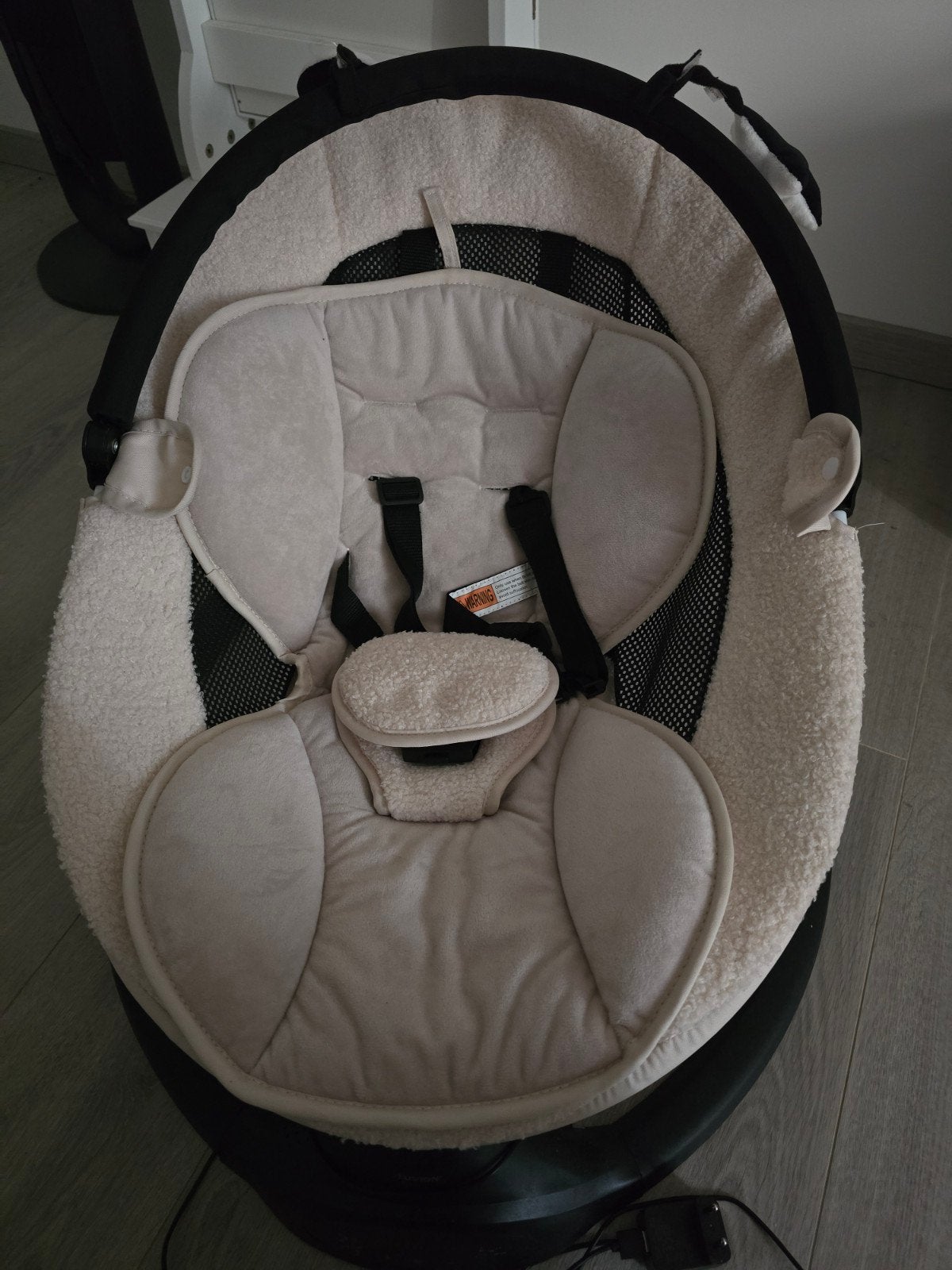 Luvion Baby Elektrische Schommelstoel - Zo goed als nieuw, Kinderen en Baby's, Wipstoeltjes, Schommelstoel, Ophalen
