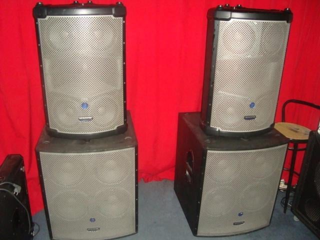 Usagé : Kit de sonorisation passif complet Mackie S1108, Enlèvement, Utilisé, 120 watts ou plus, Haut-parleurs Frontaux, Arrière ou Stéréo