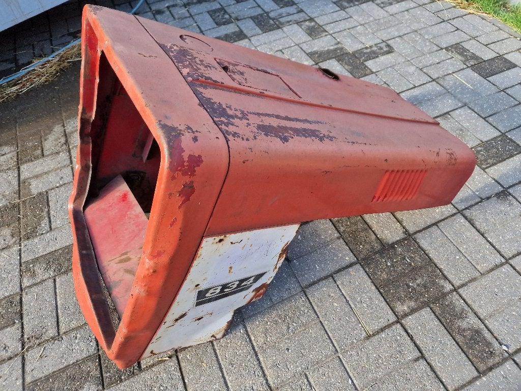 Capot tracteur International, Enlèvement