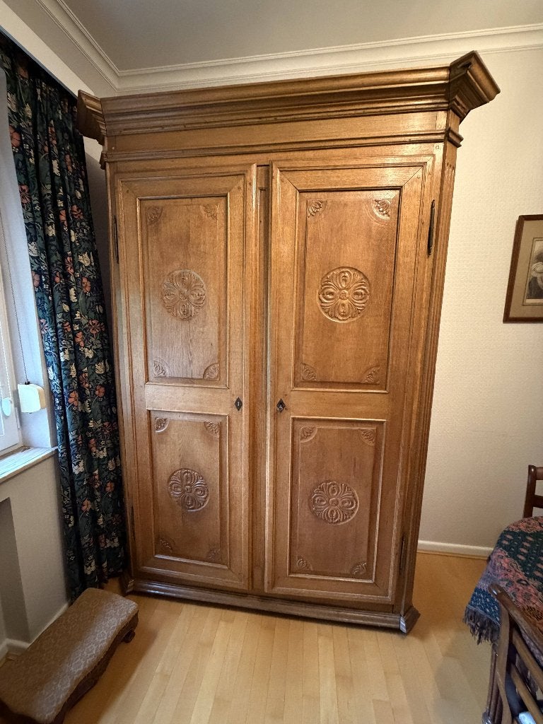Grote antieke Louis XVI eikenhouten kledingkast 230 cm, Antiek en Kunst, Ophalen