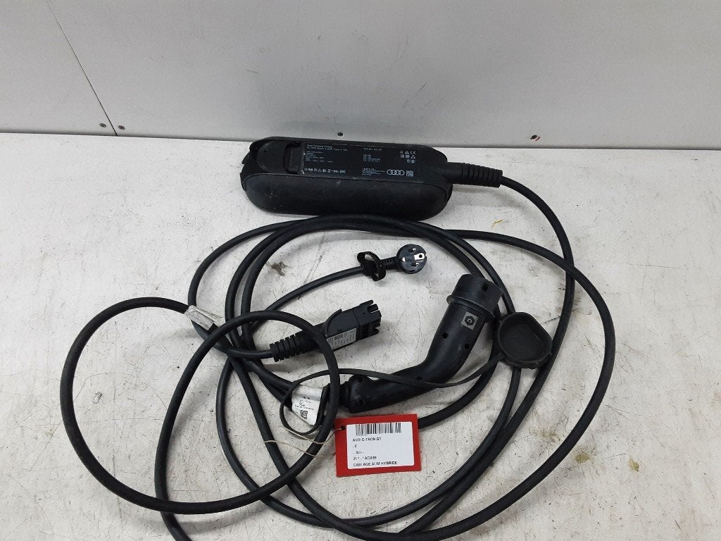 LAADKABEL Audi e-tron Sportback (GEA) (8V4971675AK), Gebruikt, Mevr. I. Hauben, Audi, Rue de l'Espoir 34 34
4030  GRIVEGNÉE, BE