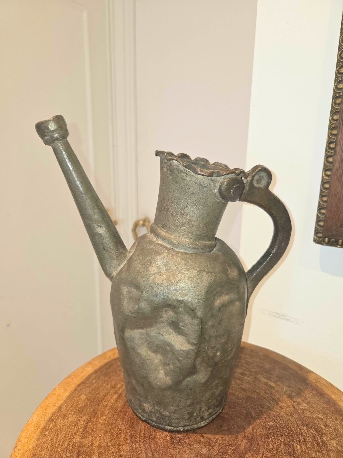 ANTIEKE BRONZEN KAN

Een prachtige, oude bronzen kan, Ophalen of Verzenden
