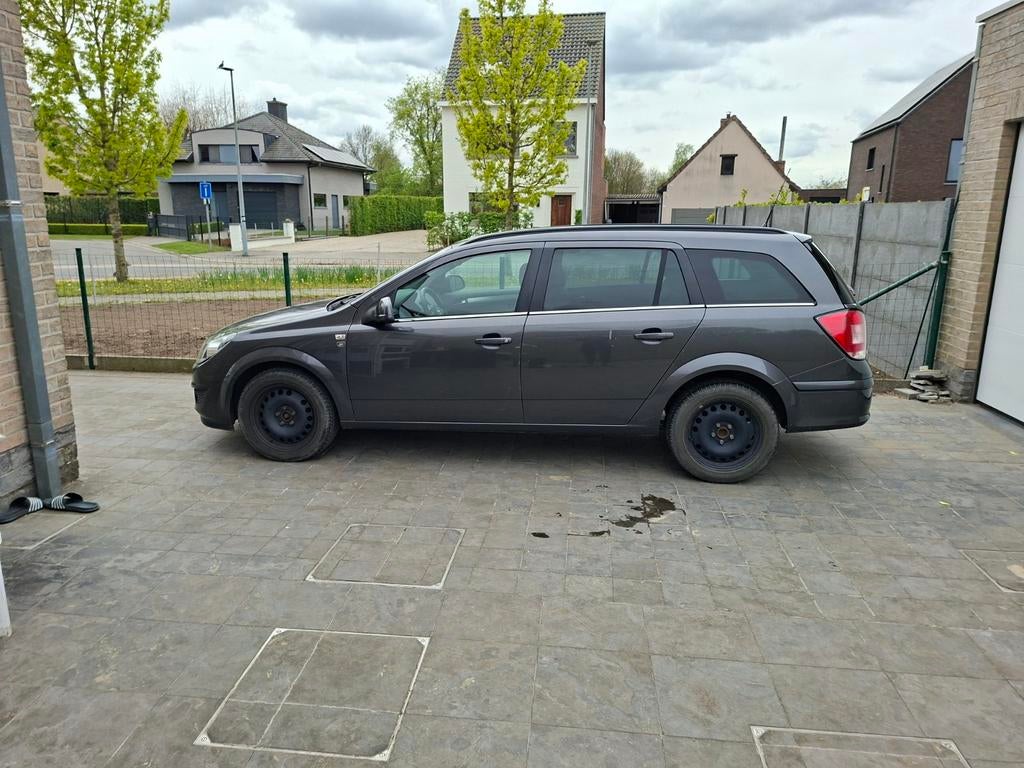Opel Astra 1,7 ecoflex 10.2010, 205.000 km 1er propriétaire, Autos, Argent ou Gris, Achat, Capteur de stationnement, Carnet d'entretien