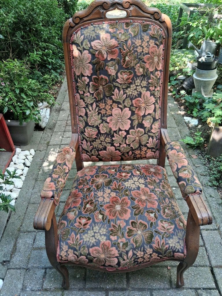 Antieke voltaire fauteuil met bloemen, Ophalen