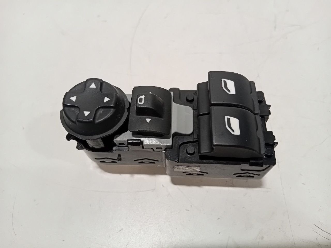 Bedieningspaneel elektrische ramen Opel Vivaro, Onderdelen@venauto.nl, Van der Ven Autorecycling B.V., Ettenseweg 76, 4706 PB Roosendaal, The Netherlands
