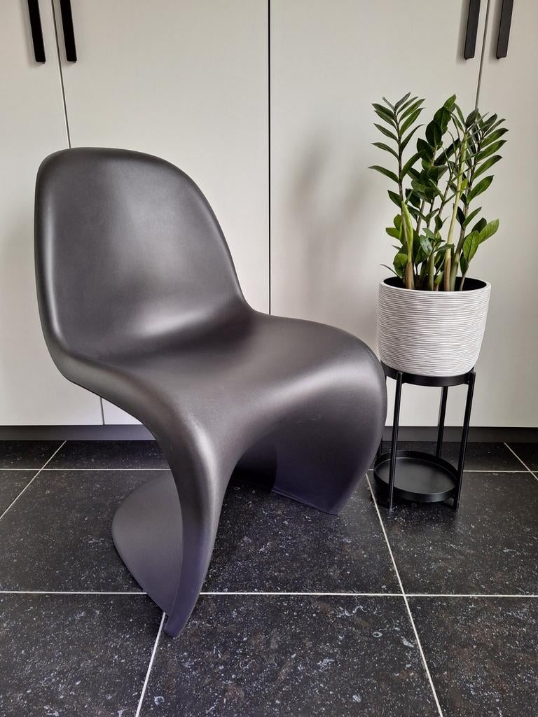 Zwarte stoel Vitra Panton Chair, Ophalen, Zo goed als nieuw, Zwart, Kunststof