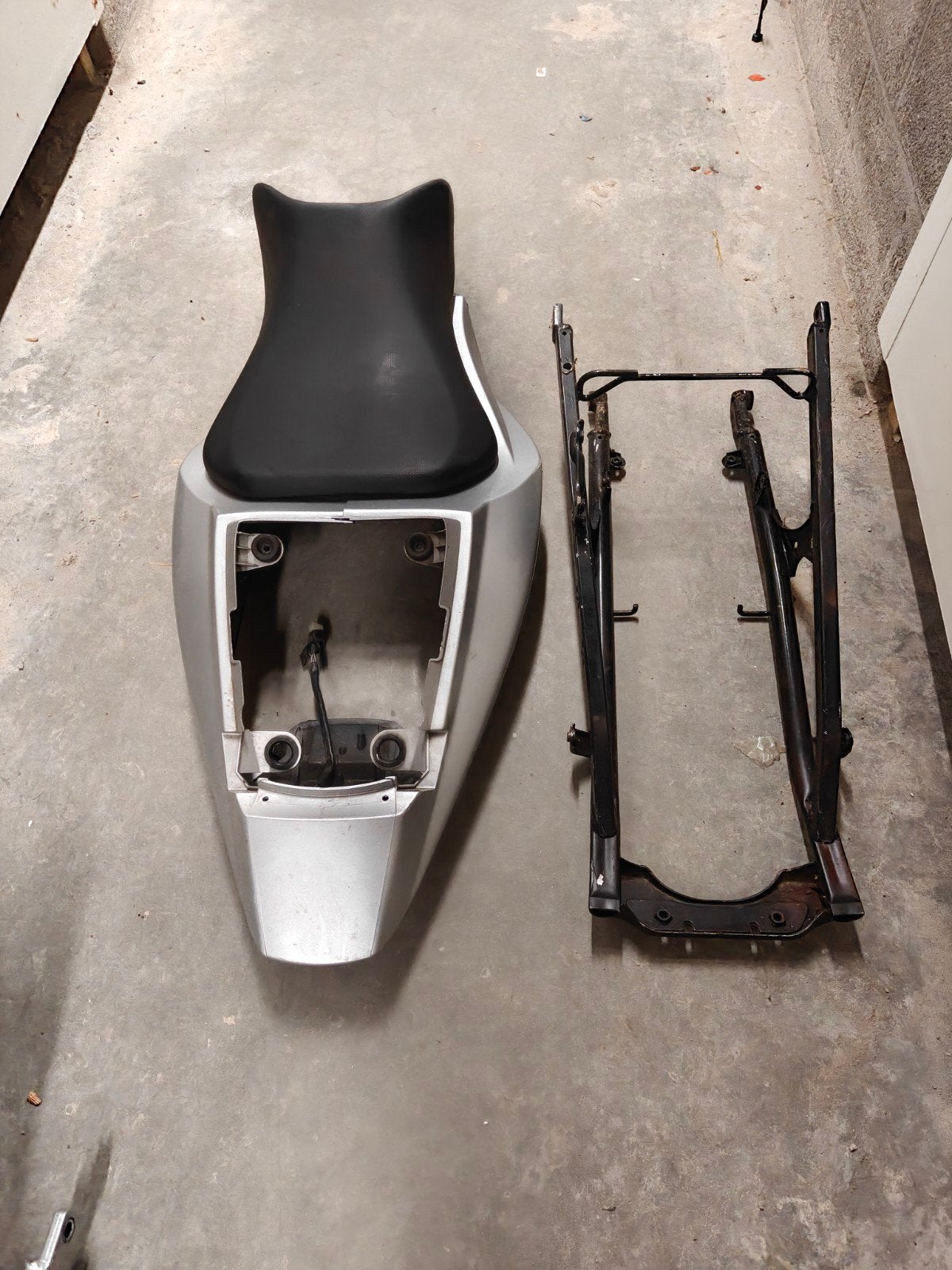 voor en achter zadel Yamaha + deel frame, Enlèvement, Utilisé