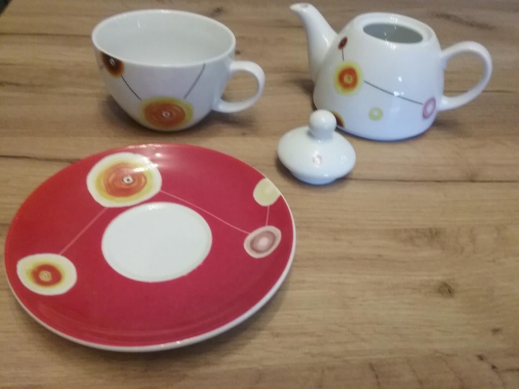 Tea-for-one - Theekan met kopje en schotel, Ophalen, Zo goed als nieuw, Porselein