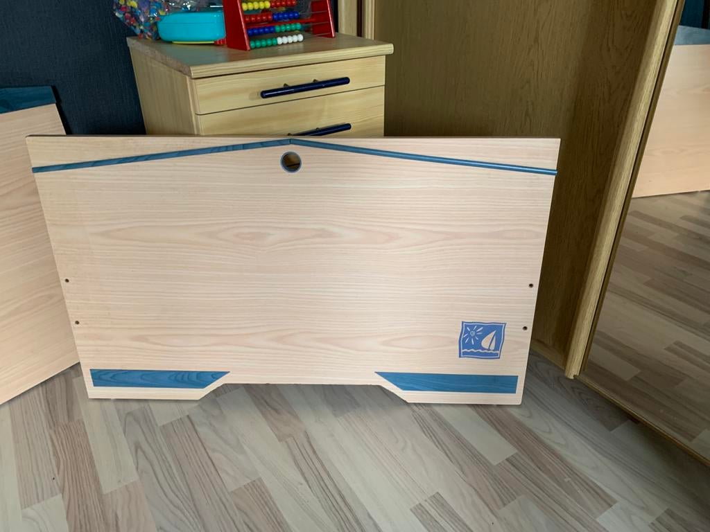 Kinderbed plus lattenbodem en nachtkastje., Ophalen, Gebruikt