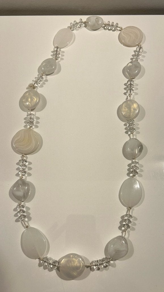 Witte halsketting met kralen (1), Bijoux, Sacs & Beauté, Colliers, Enlèvement ou Envoi, Neuf, Blanc