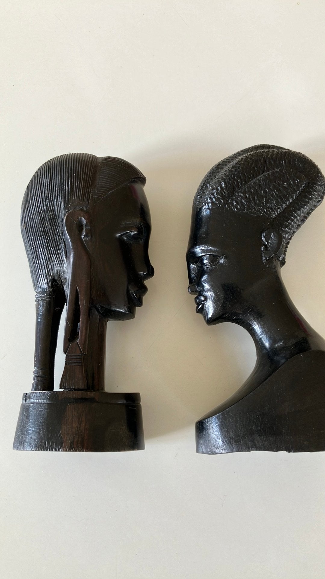 Afrikaanse beeldjes handgemaakt hoogte 22 cm, Enlèvement ou Envoi, Afrique, Fait main, Sculpture sur bois