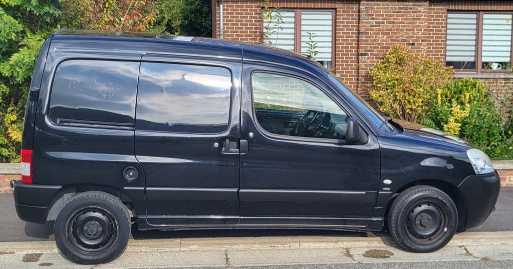 PEUGEOT PARTNER 1.6HDI/2008/KLAAR OM IN TE SCHRIJVEN!, Auto's, 4 deurs, 1600 cc, Zwart, Particulier