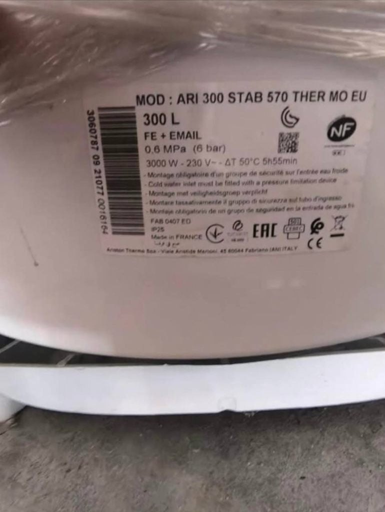 Offre : Chaudière Ariston 300L toute neuve (ARI 300 STAB), Bricolage & Construction, Chauffe-eau & Boilers, Neuf, Boiler, Enlèvement