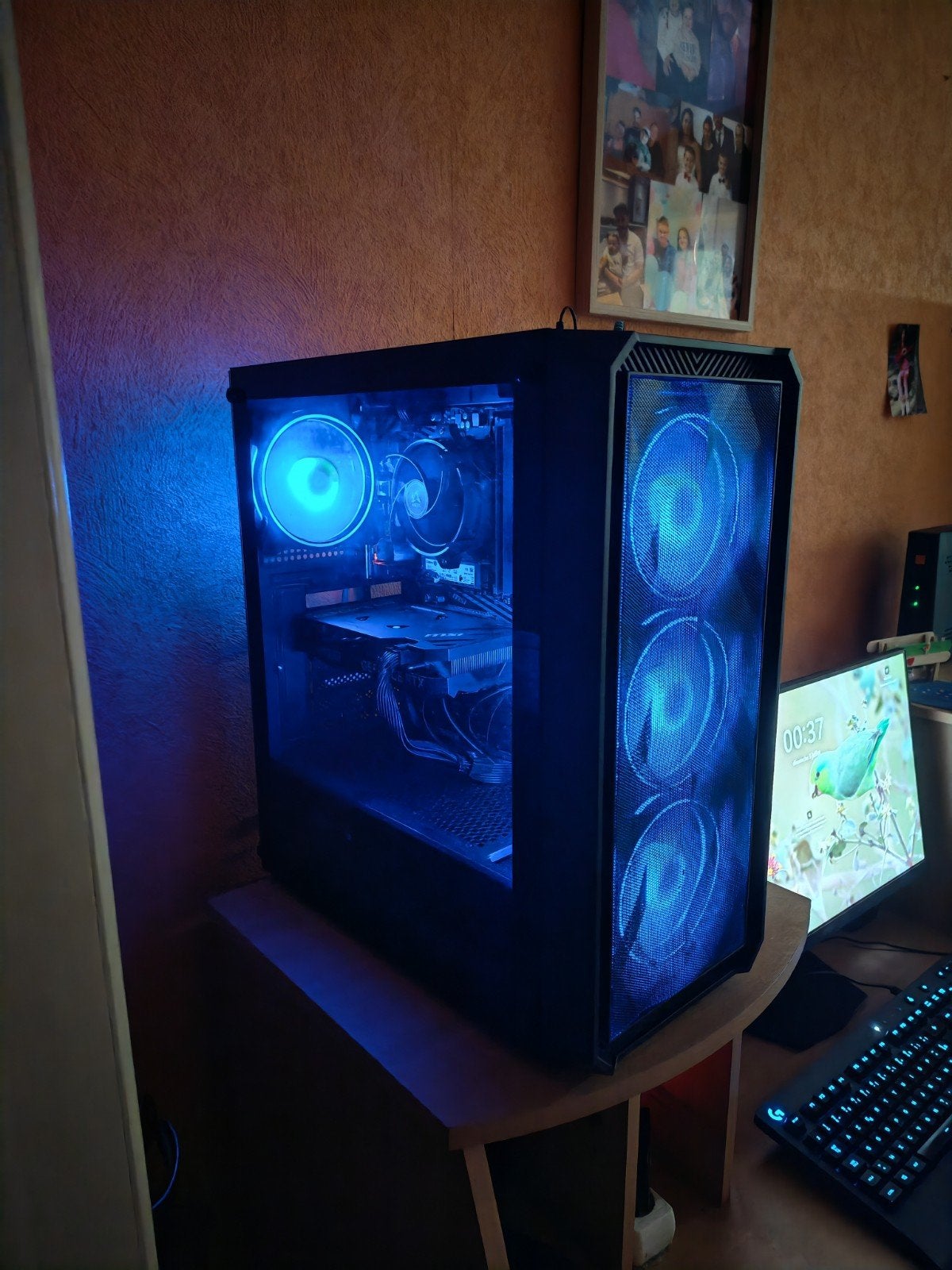 Vend mon pc gamer, Informatique & Logiciels, Ordinateurs de bureau, Comme neuf, 3 à 4 Ghz, SSD, 32 GB, Avec carte vidéo, Avec moniteur