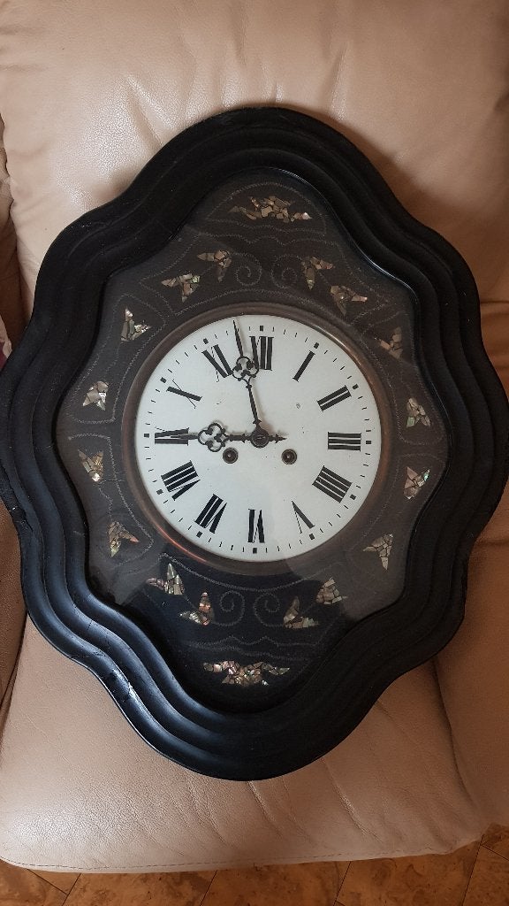 horloge oeil de boeuf, Enlèvement