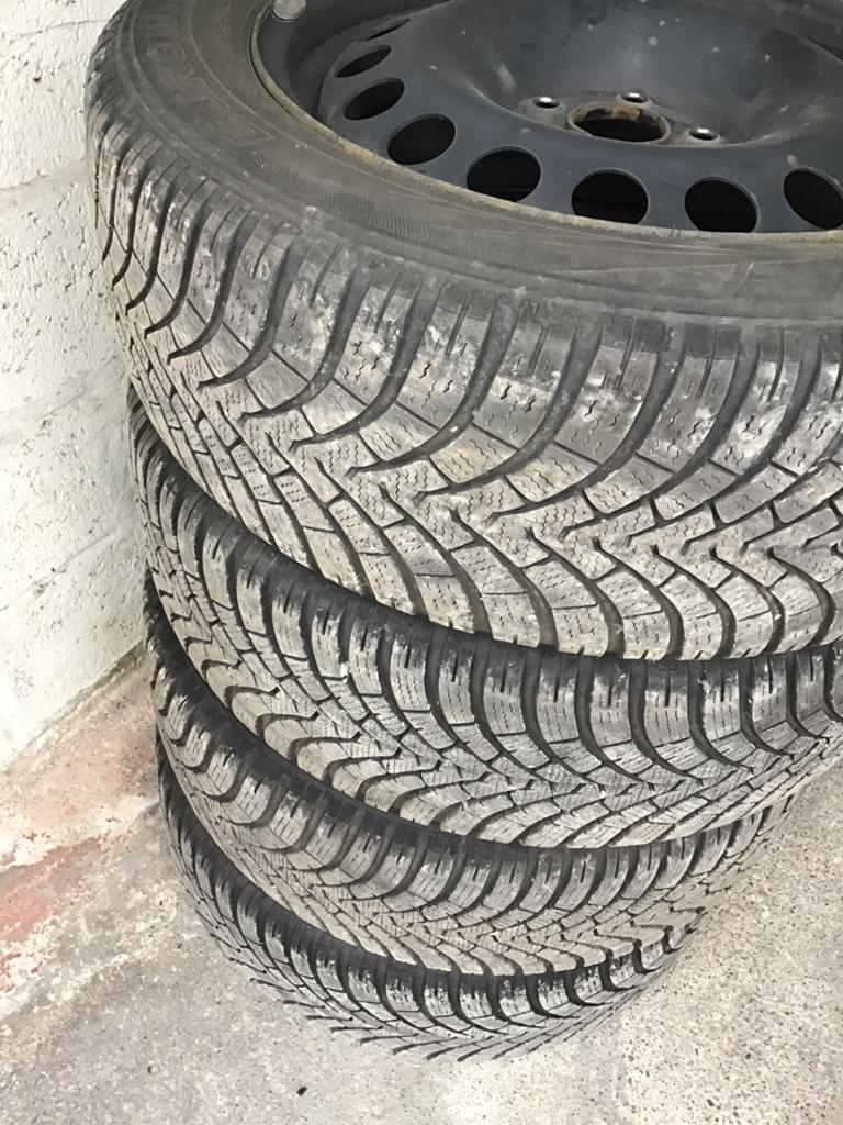 Jeu de 4 pneus hiver 205 55 R 16, Auto-onderdelen, Banden en Velgen, Ophalen, Gebruikt
