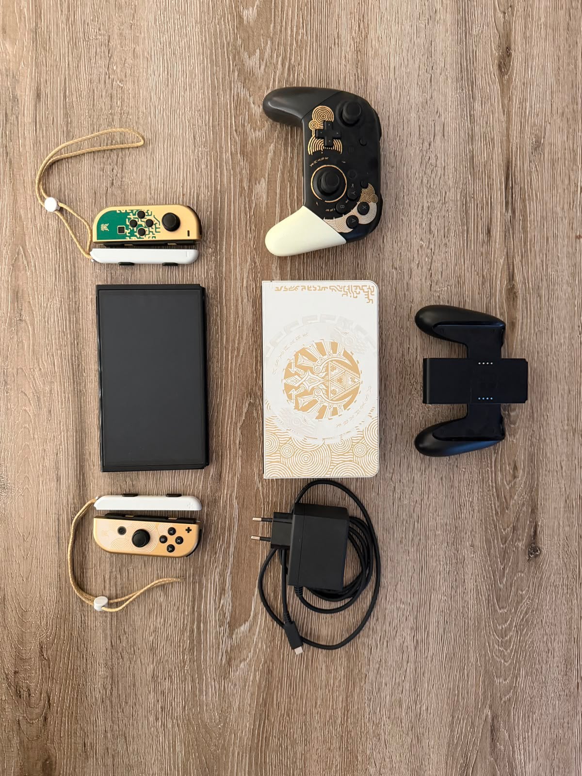 Nintendo Switch OLED TOTK editie legend of zelda, Games en Spelcomputers, Met games, Zo goed als nieuw, Met 3 controllers of meer