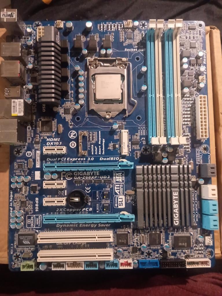 Gigabyte MB DDR3 en i3 processor 1155 socket, Computers en Software, Moederborden, Ophalen of Verzenden, DDR3