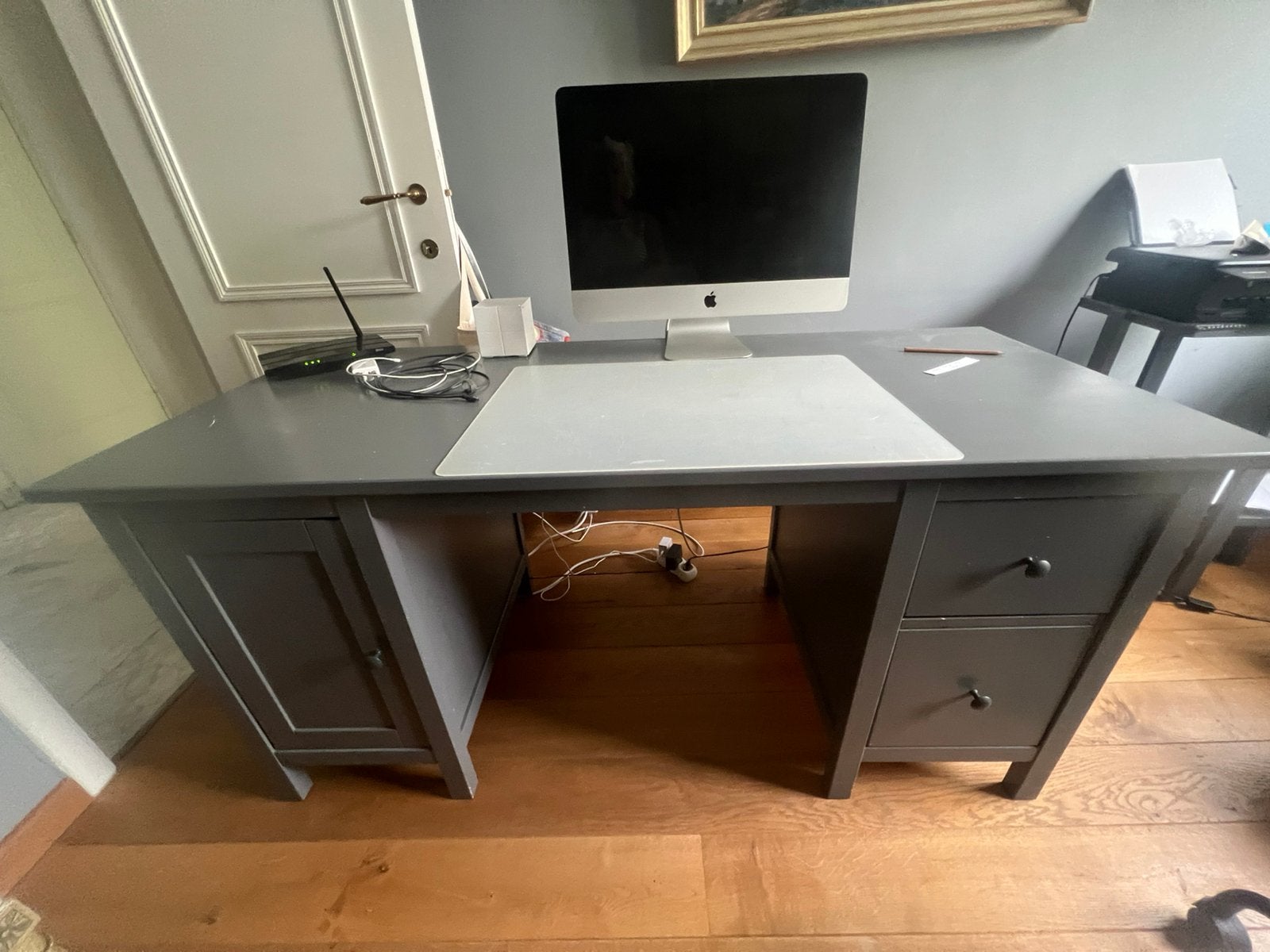 IKEA bureau geschilderd in grijsblauw OM TE GEVEN, Huis en Inrichting, Bureaus, Ophalen, Gebruikt