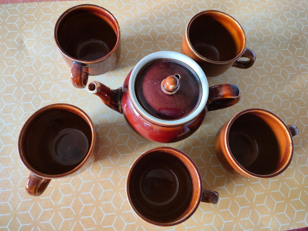 theepotje en 5 tassen bruin thee koffie in heel goede staat, Ophalen of Verzenden, Gebruikt