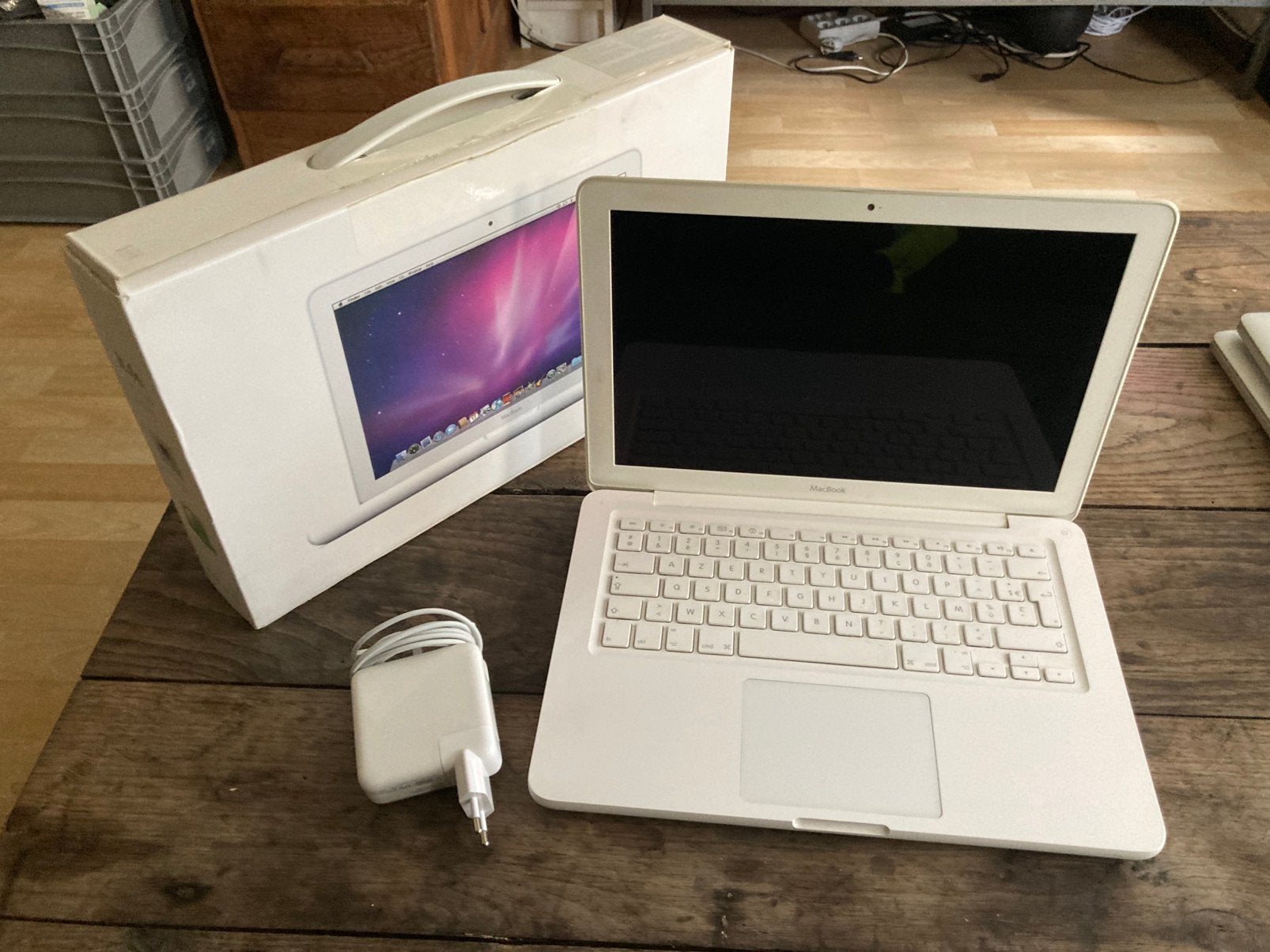 Macbook intel core 2 duo 2.26Ghz unibody 2009 origeneel doos, Computers en Software, Apple Macbooks, Ophalen of Verzenden, Zo goed als nieuw